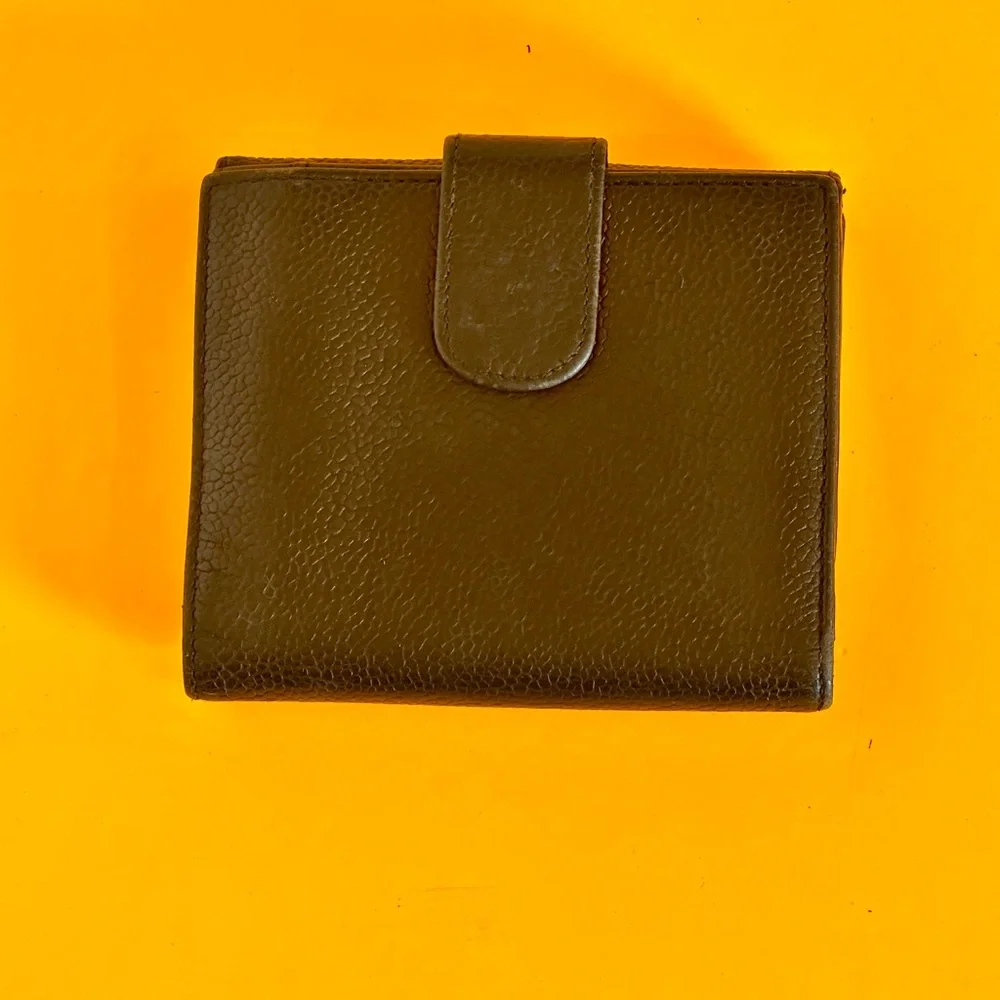 Chanel Black Wallet The Caviar Skin 4x4 Compact bifold wallet in good condition. - Picture 12 of 13